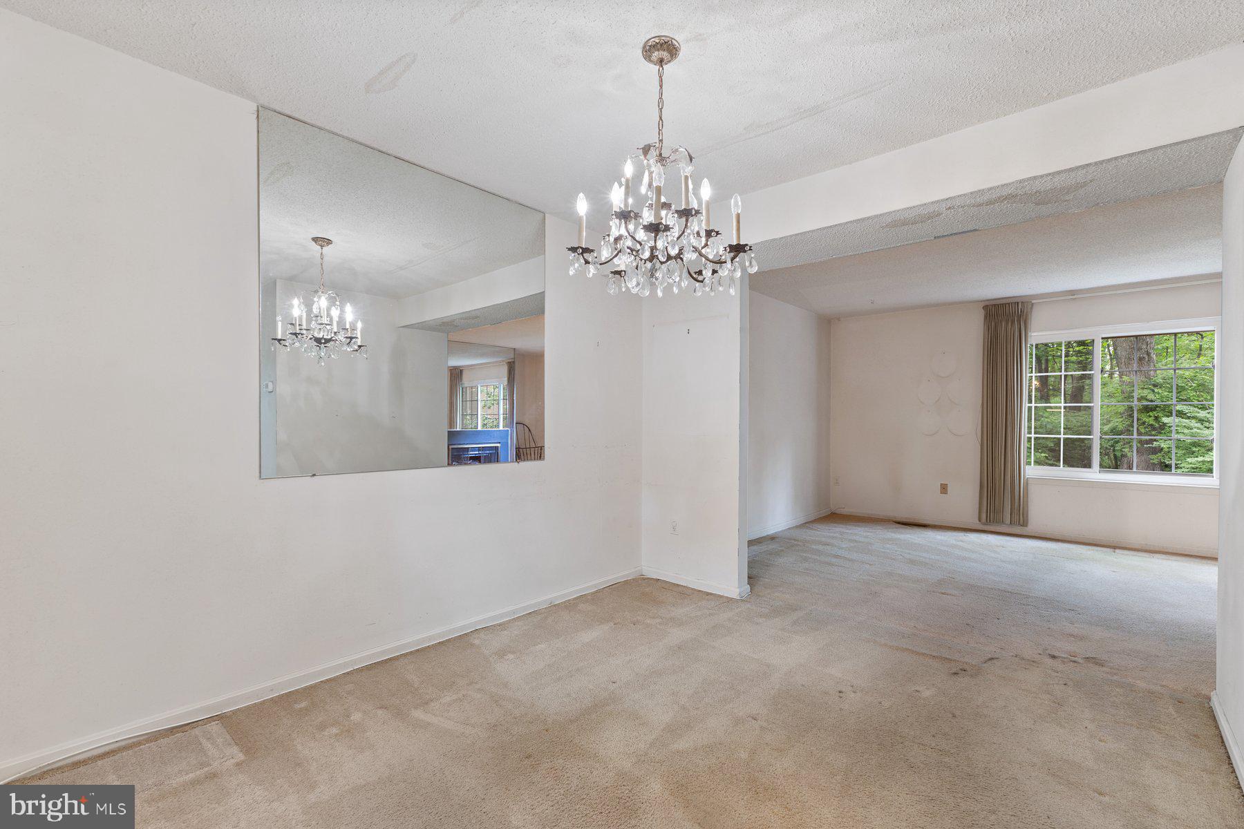 DUMONT OAKS - Residential