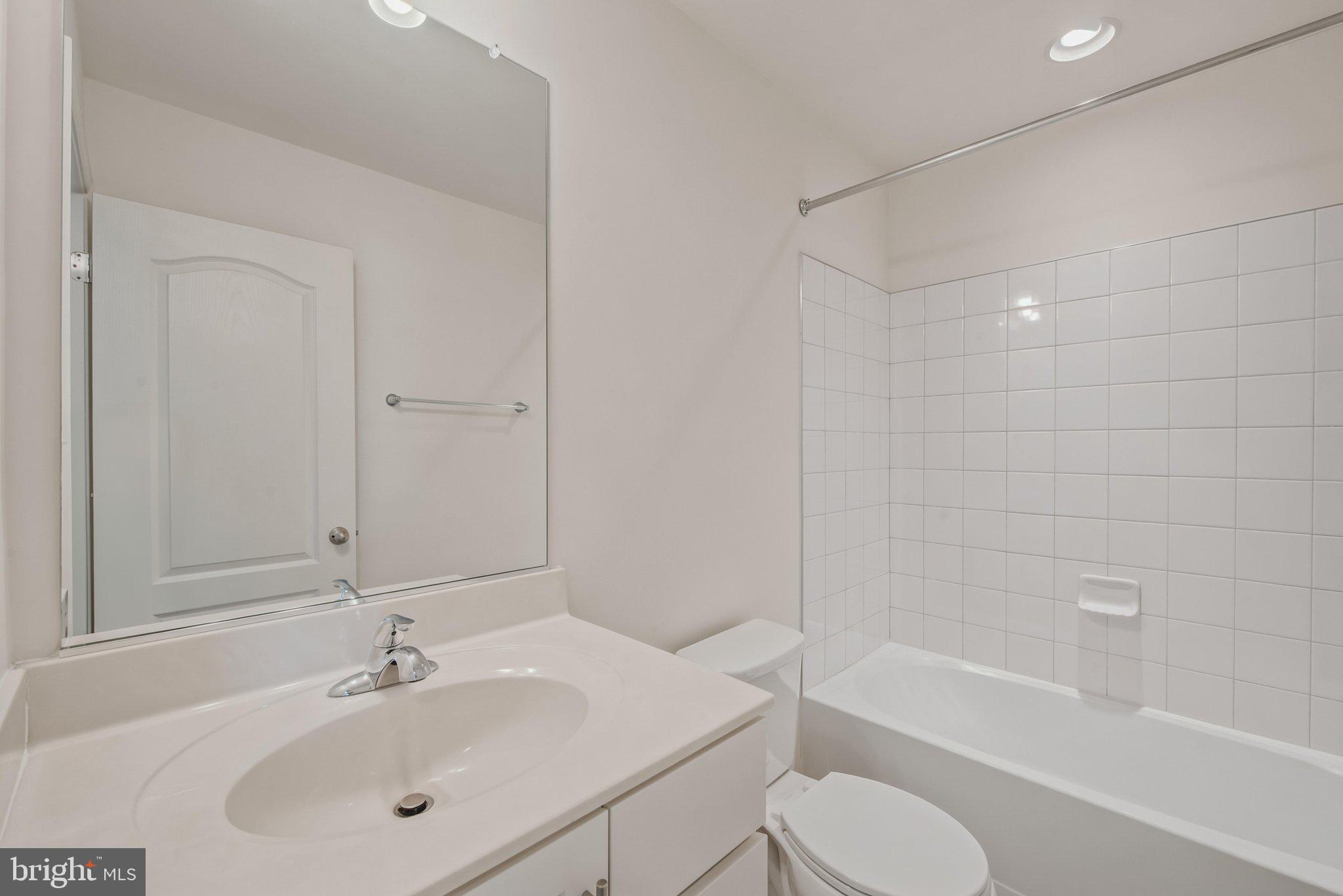OVERLOOK AT RIVERSIDE TOWNHOMES - Residential