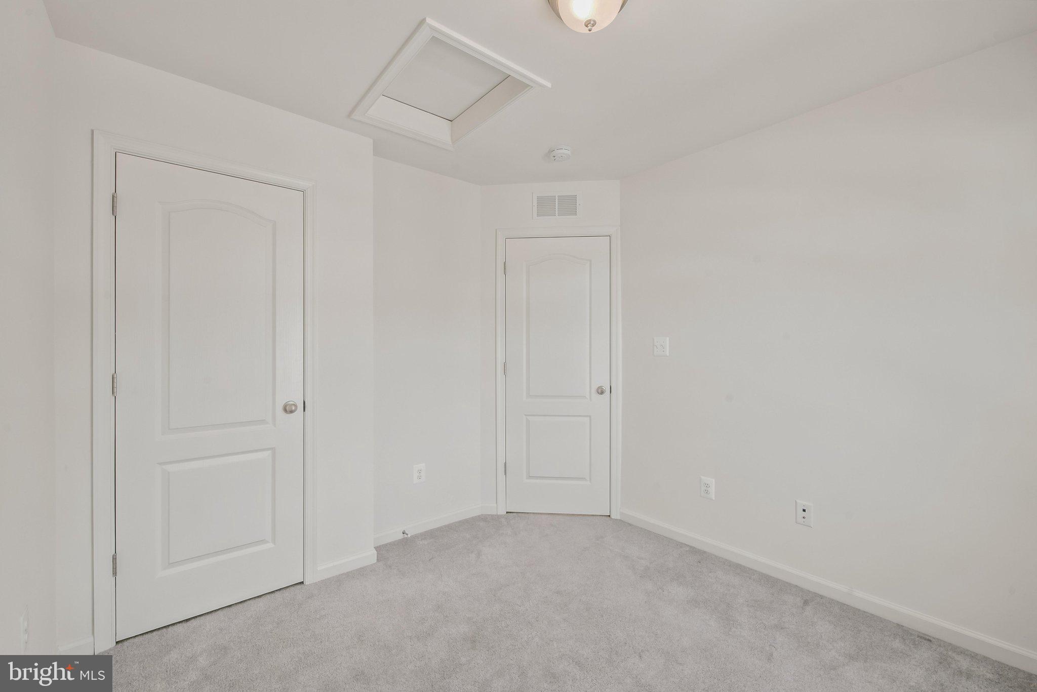 OVERLOOK AT RIVERSIDE TOWNHOMES - Residential