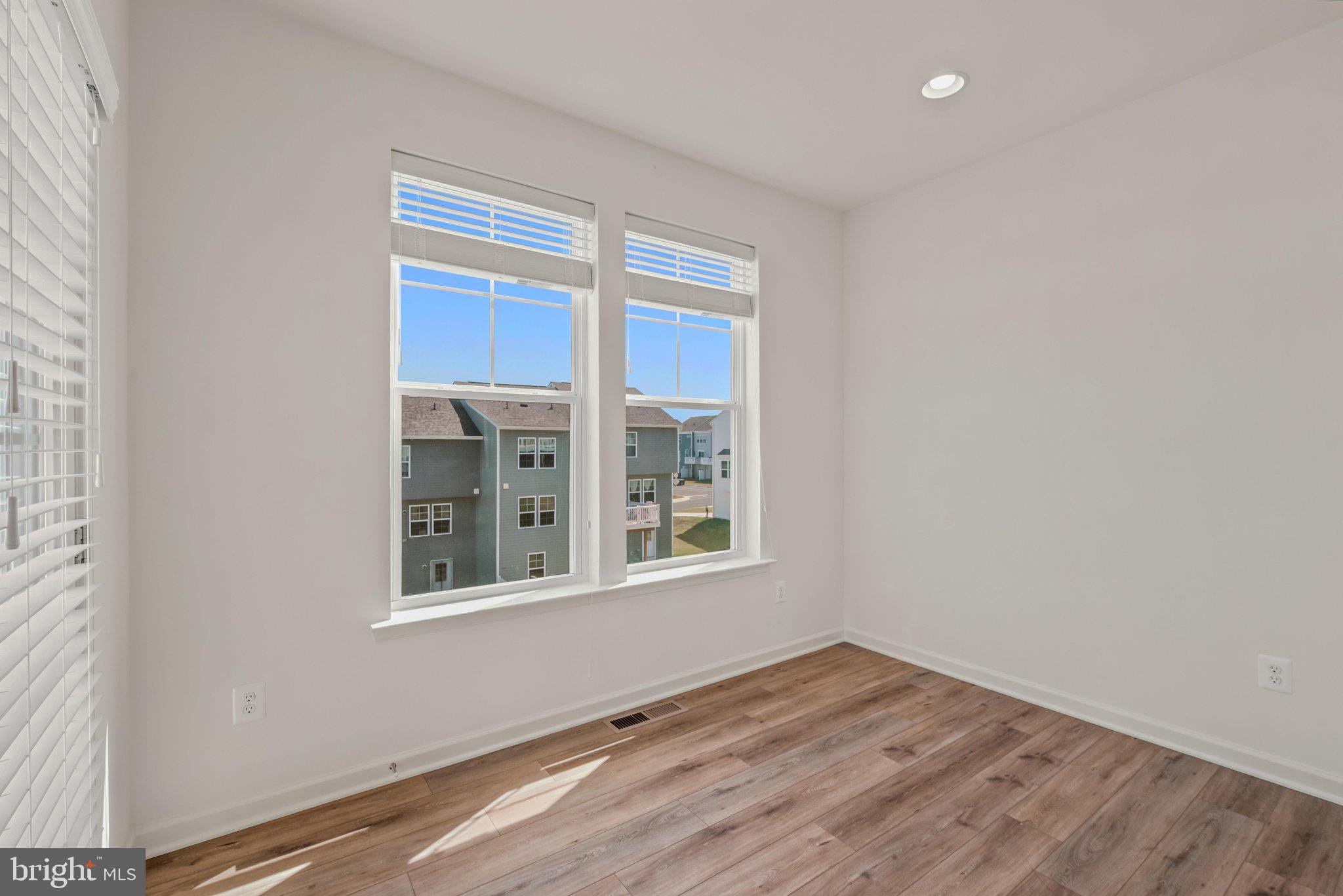 OVERLOOK AT RIVERSIDE TOWNHOMES - Residential