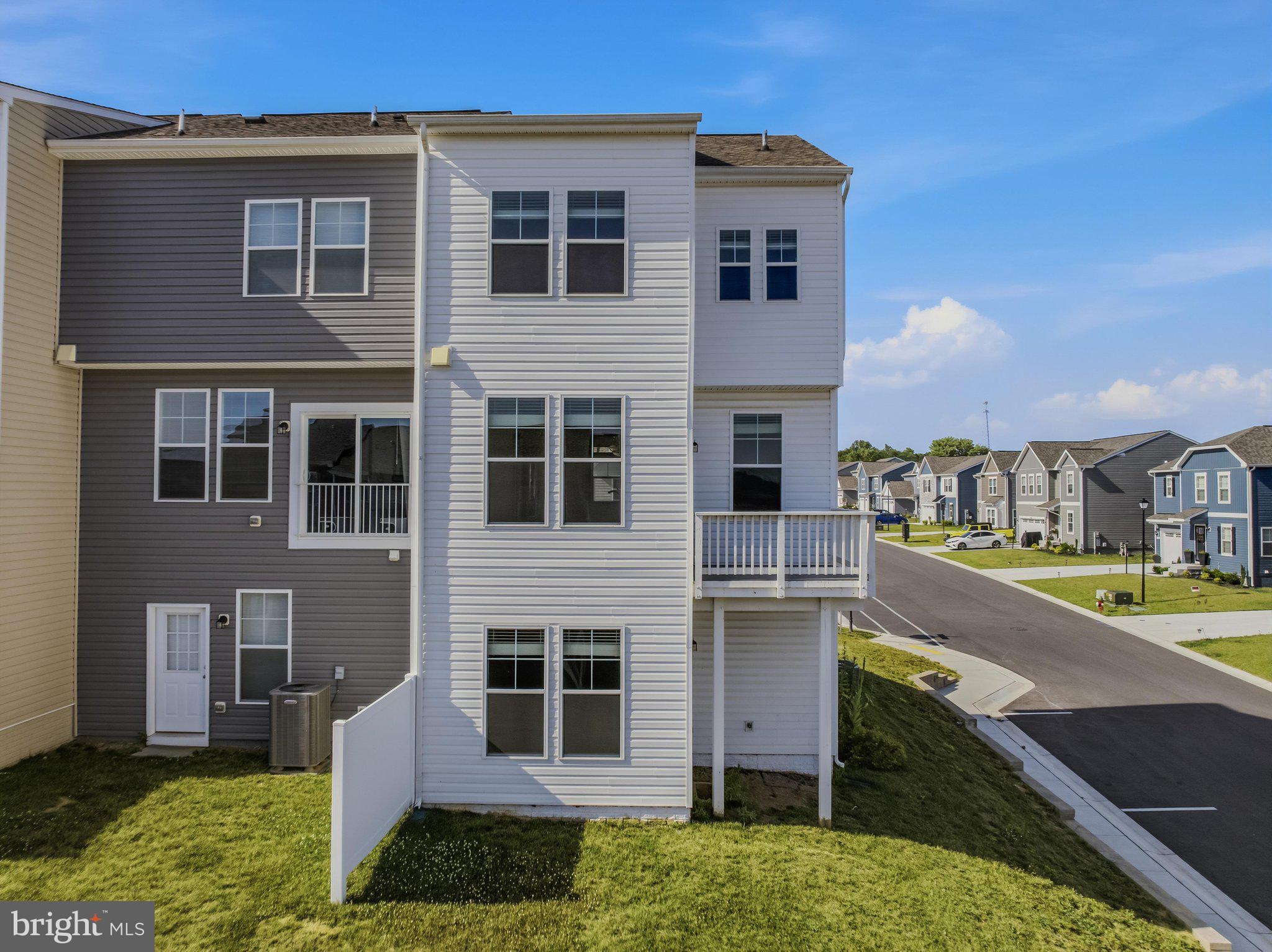 OVERLOOK AT RIVERSIDE TOWNHOMES - Residential