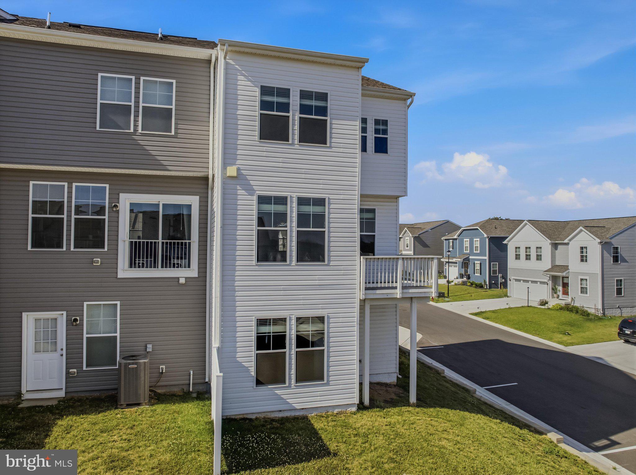 OVERLOOK AT RIVERSIDE TOWNHOMES - Residential
