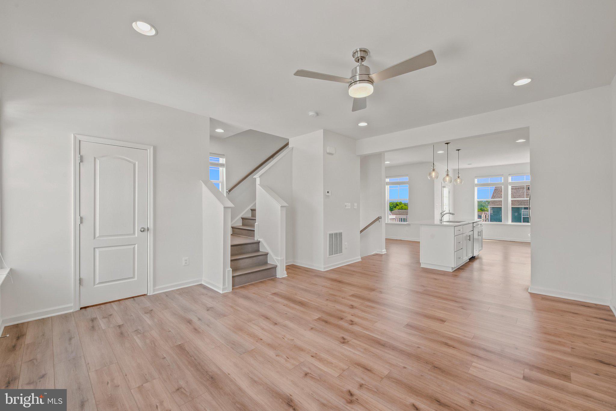 OVERLOOK AT RIVERSIDE TOWNHOMES - Residential