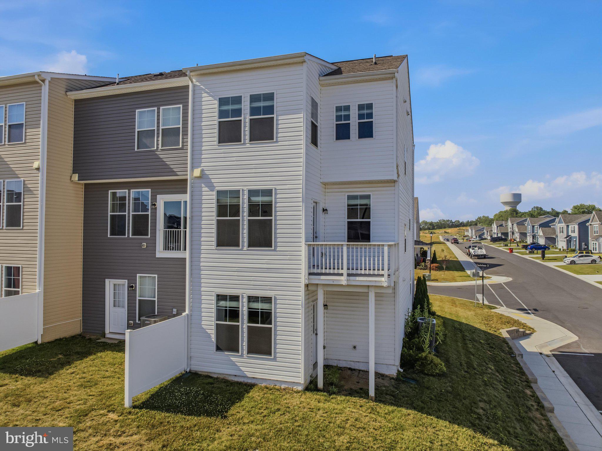OVERLOOK AT RIVERSIDE TOWNHOMES - Residential