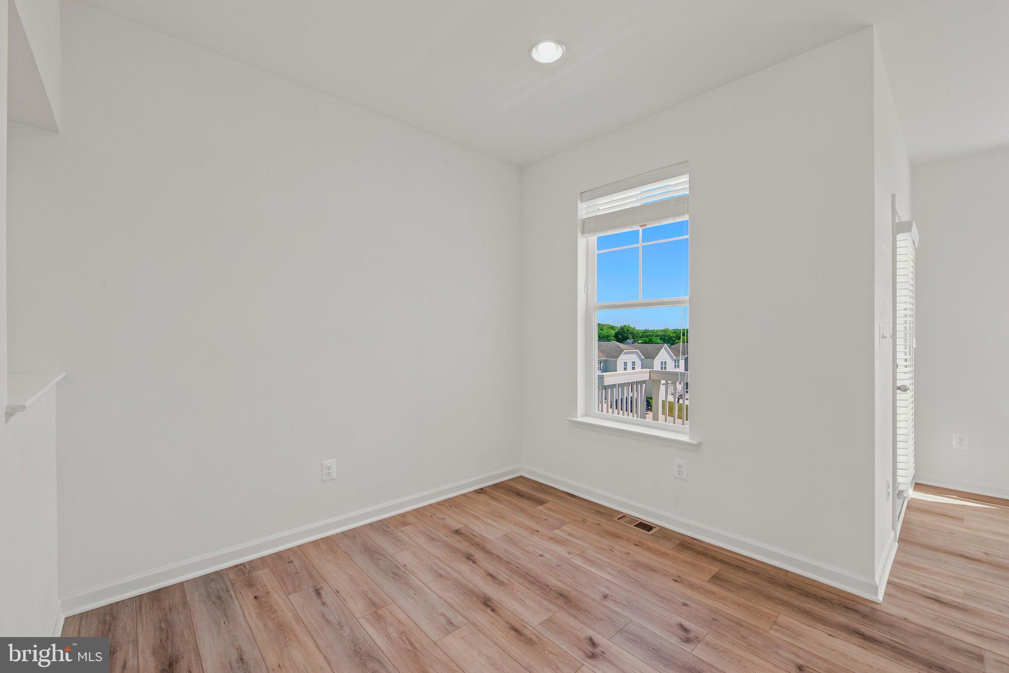 OVERLOOK AT RIVERSIDE TOWNHOMES - Residential