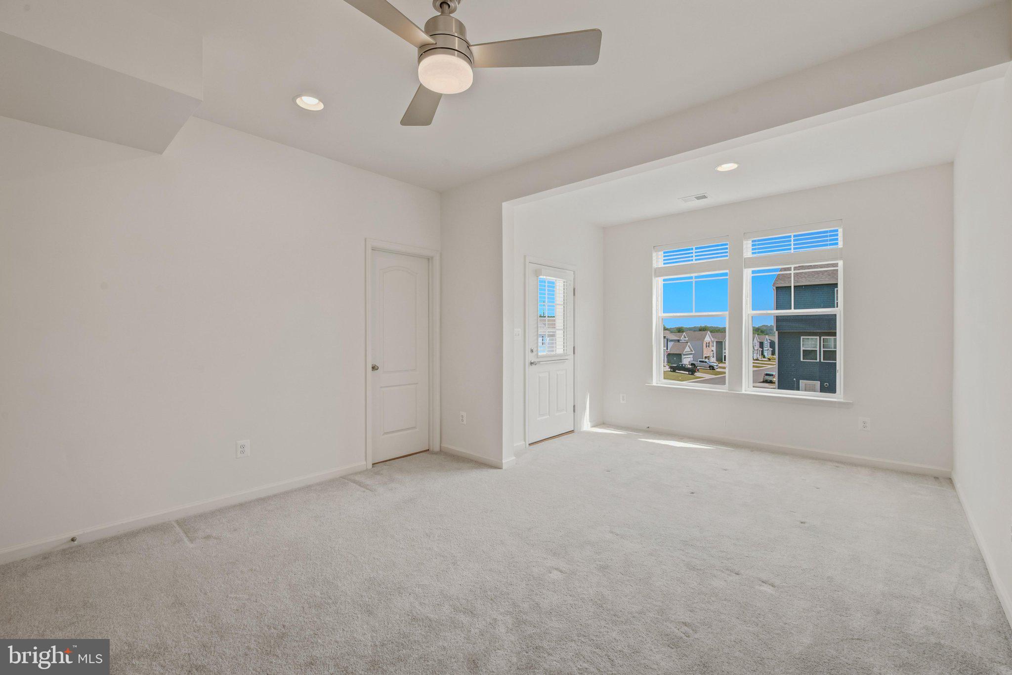 OVERLOOK AT RIVERSIDE TOWNHOMES - Residential