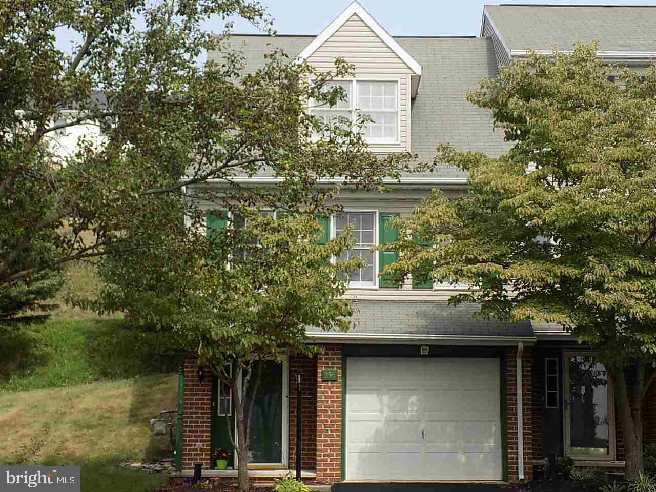 Great property for a first time home buyer. End unit townhome with new carpet, paint and new vinyl floor in kitchen. Deck with 1-car garage. Conveniently located near schools, shopping and easy access to 83 and 30. Move in ready, schedule a showing today!!