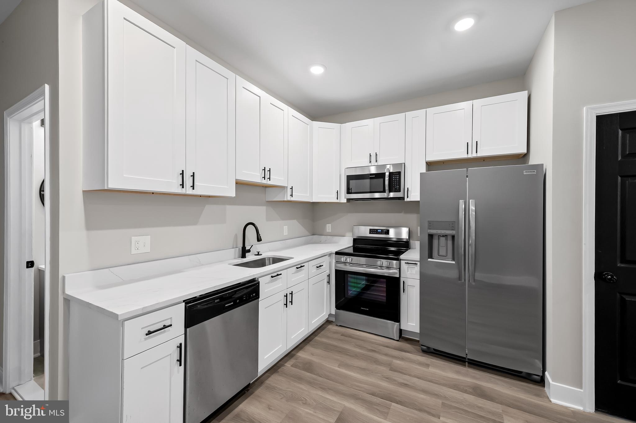 SANDTOWN-WINCHESTER - Residential