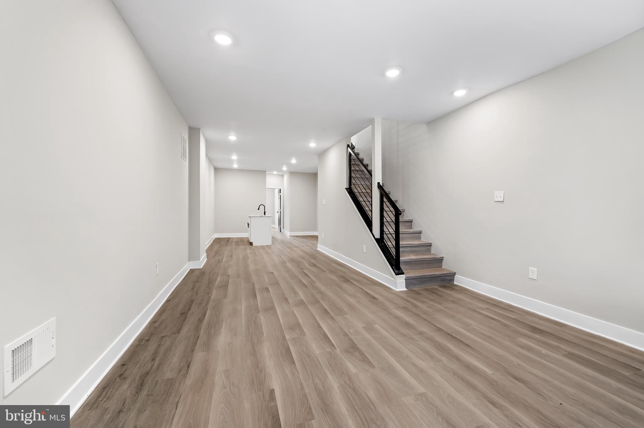SANDTOWN-WINCHESTER - Residential