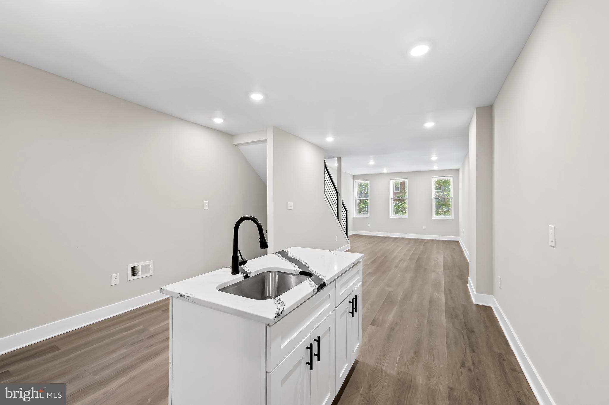 SANDTOWN-WINCHESTER - Residential