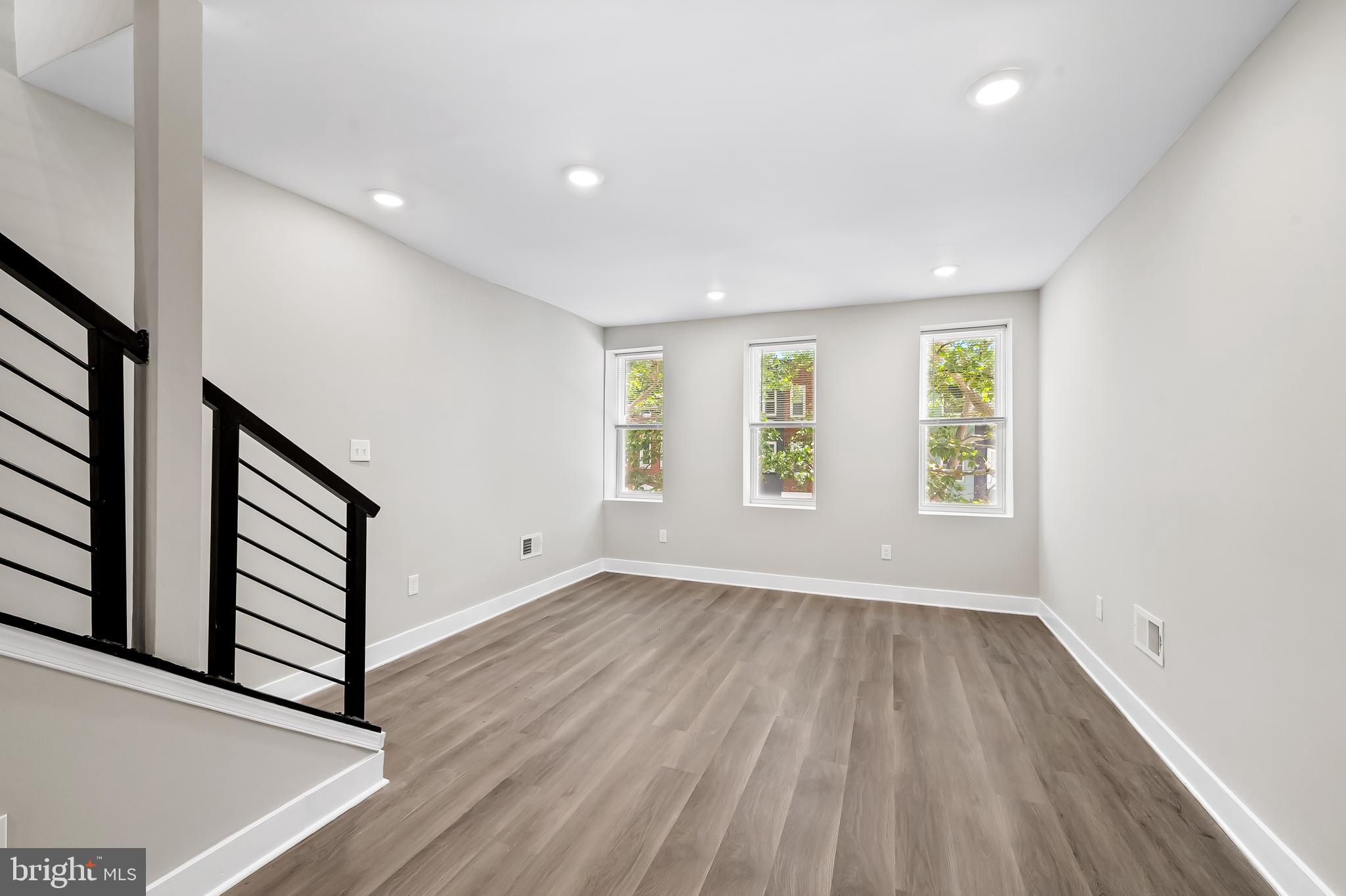 SANDTOWN-WINCHESTER - Residential