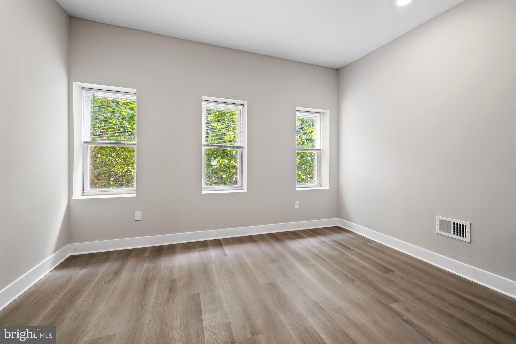 SANDTOWN-WINCHESTER - Residential