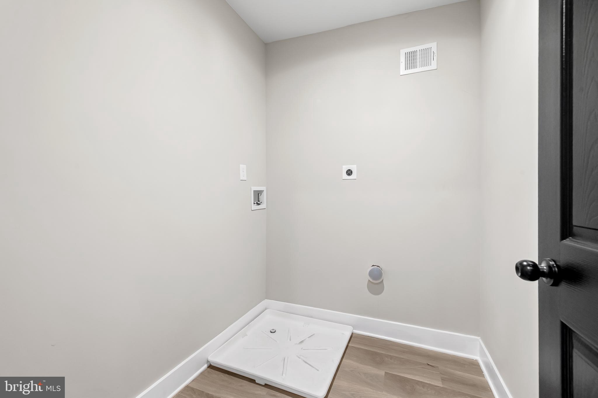 SANDTOWN-WINCHESTER - Residential