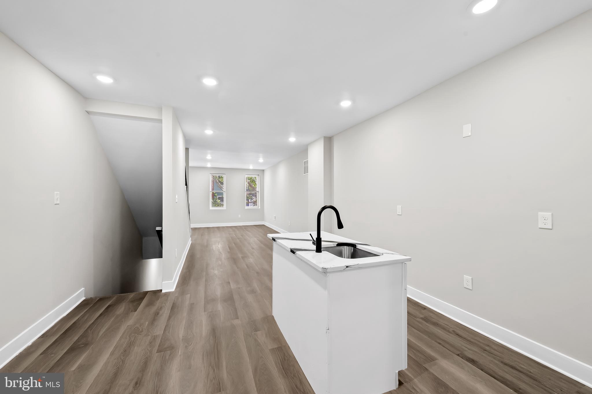 SANDTOWN-WINCHESTER - Residential
