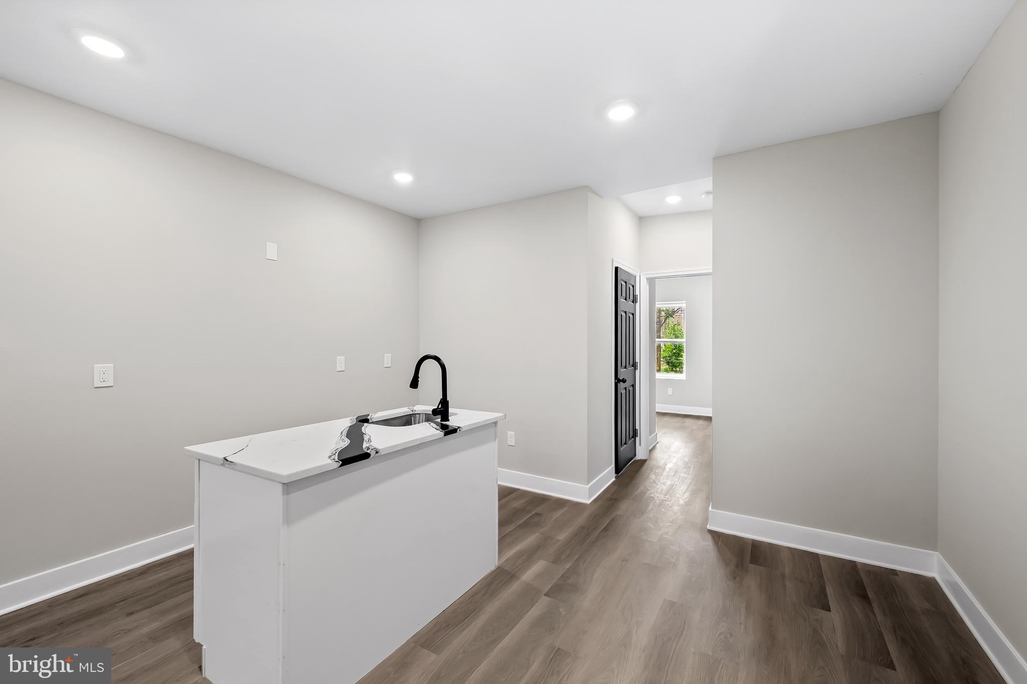 SANDTOWN-WINCHESTER - Residential
