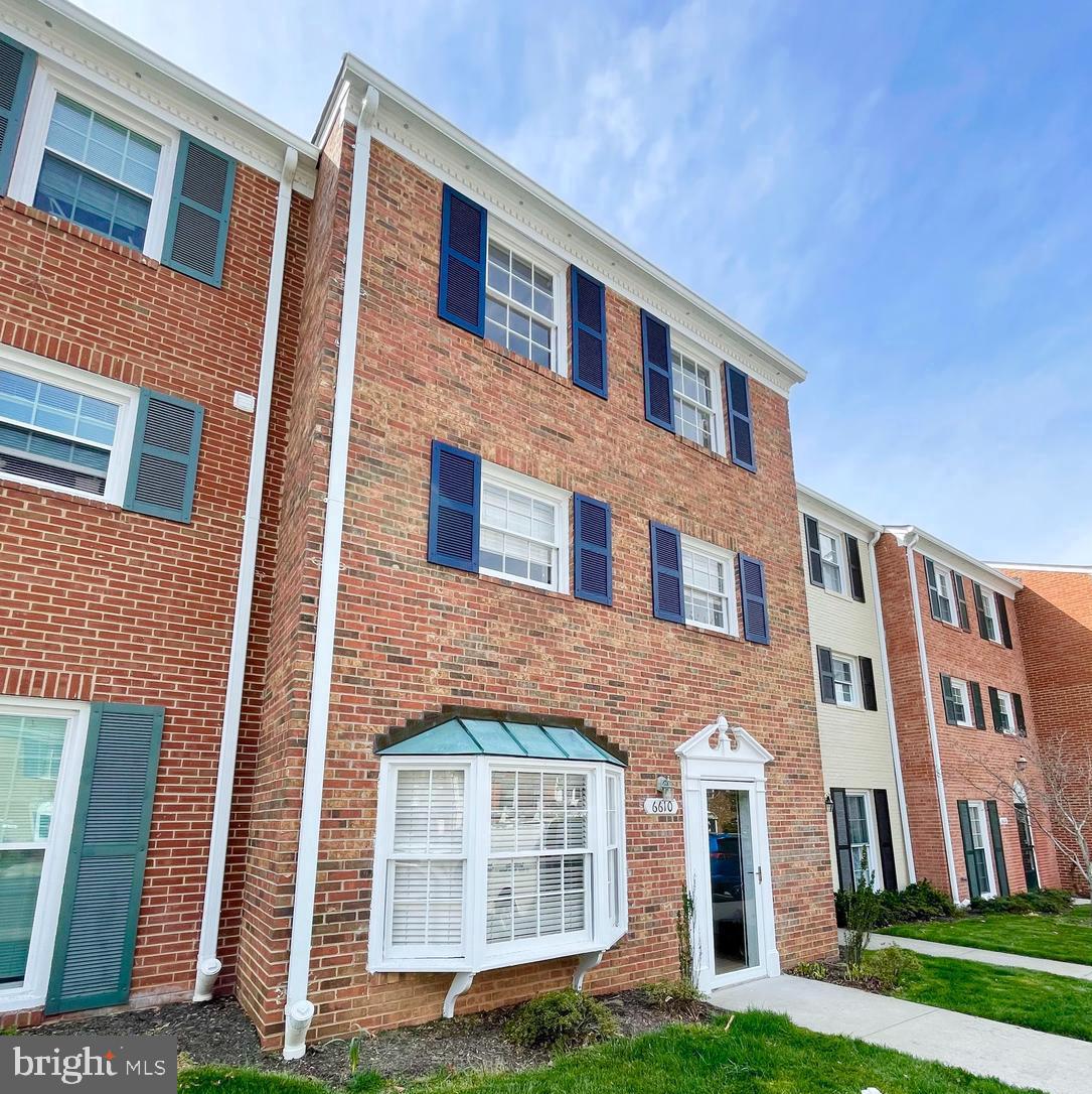 CARDINAL SQUARE - Residential Lease