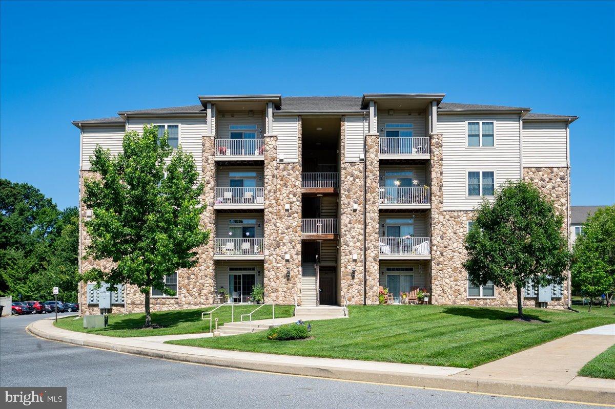 VILLAGE OF FOUNTAINVIEW - Residential
