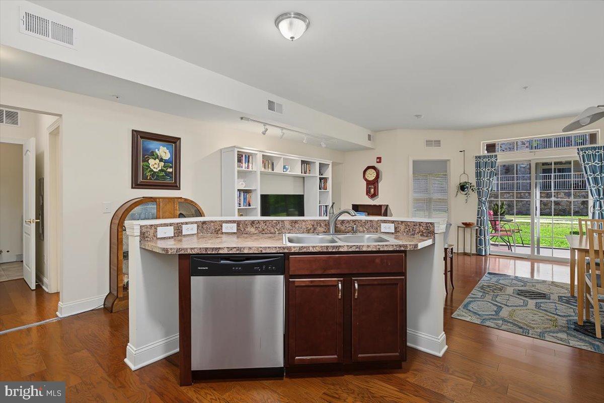 VILLAGE OF FOUNTAINVIEW - Residential