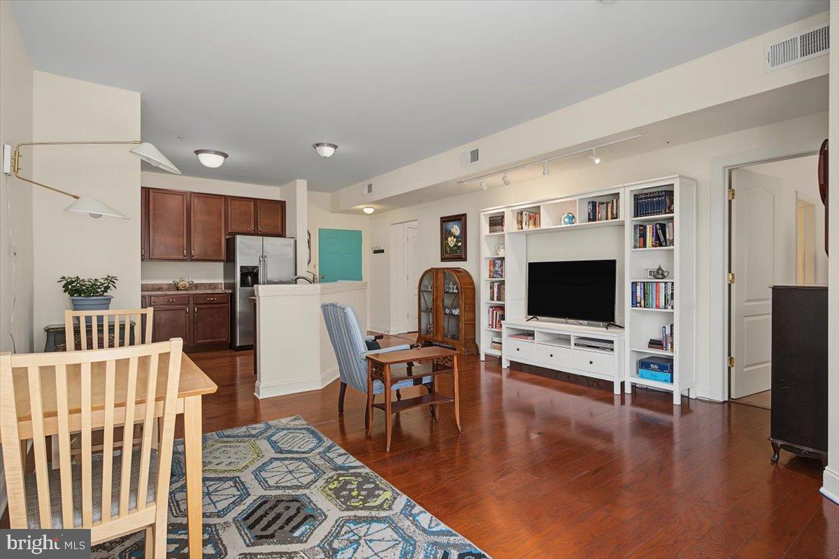 VILLAGE OF FOUNTAINVIEW - Residential