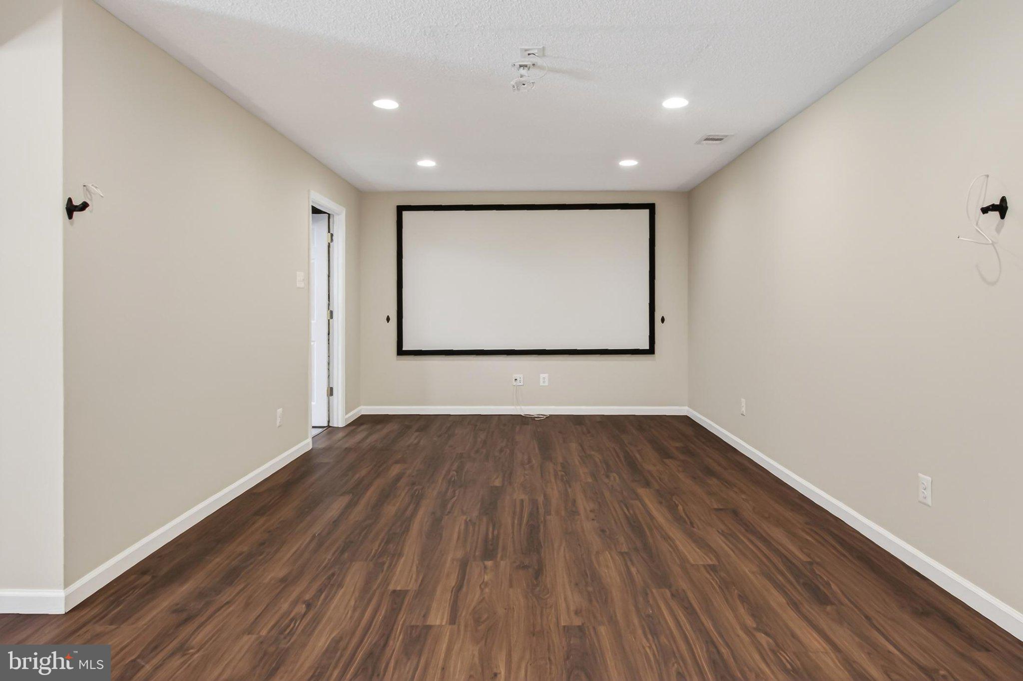 BURKE LAKE CLUSTER - Residential