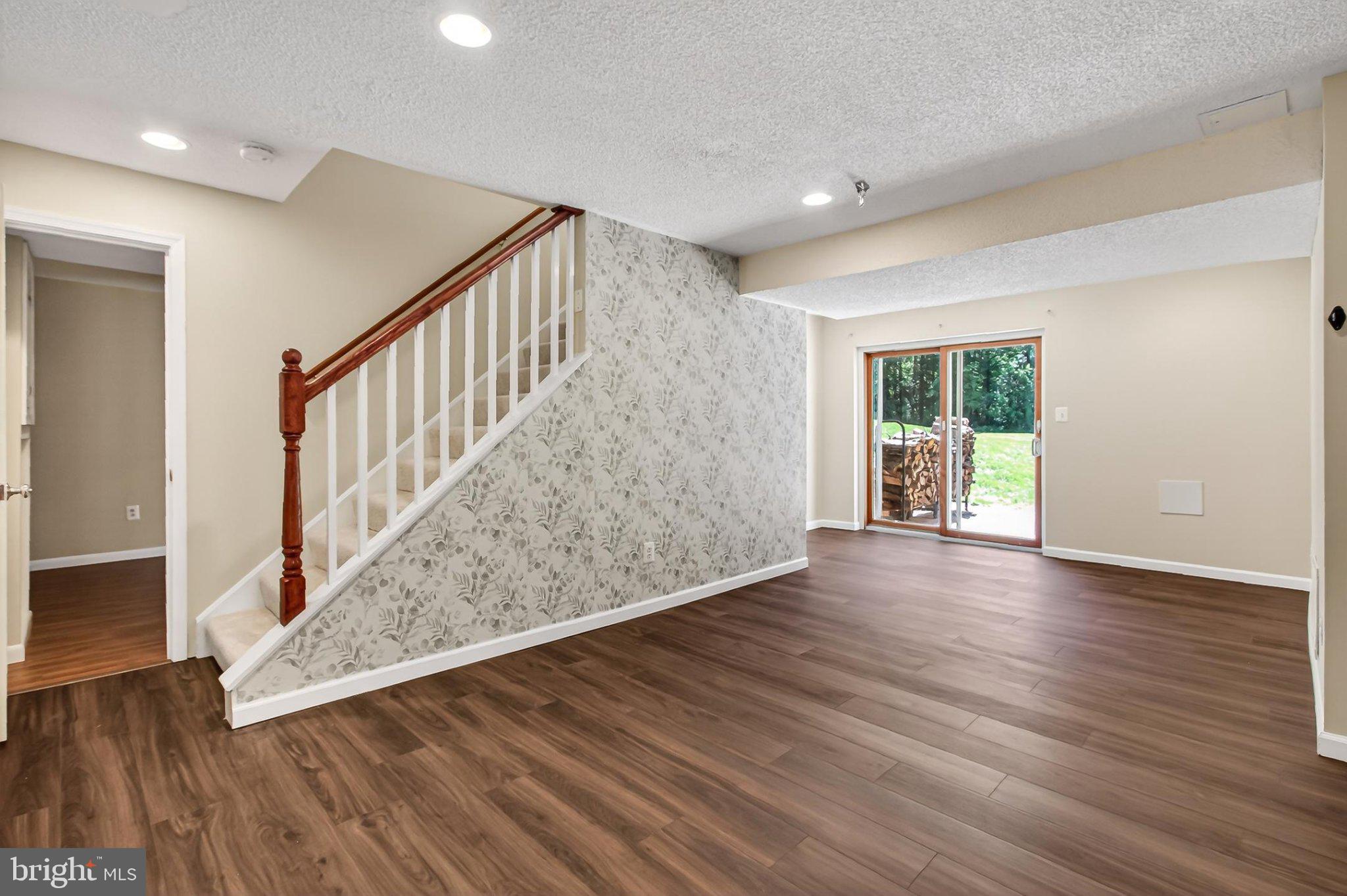 BURKE LAKE CLUSTER - Residential