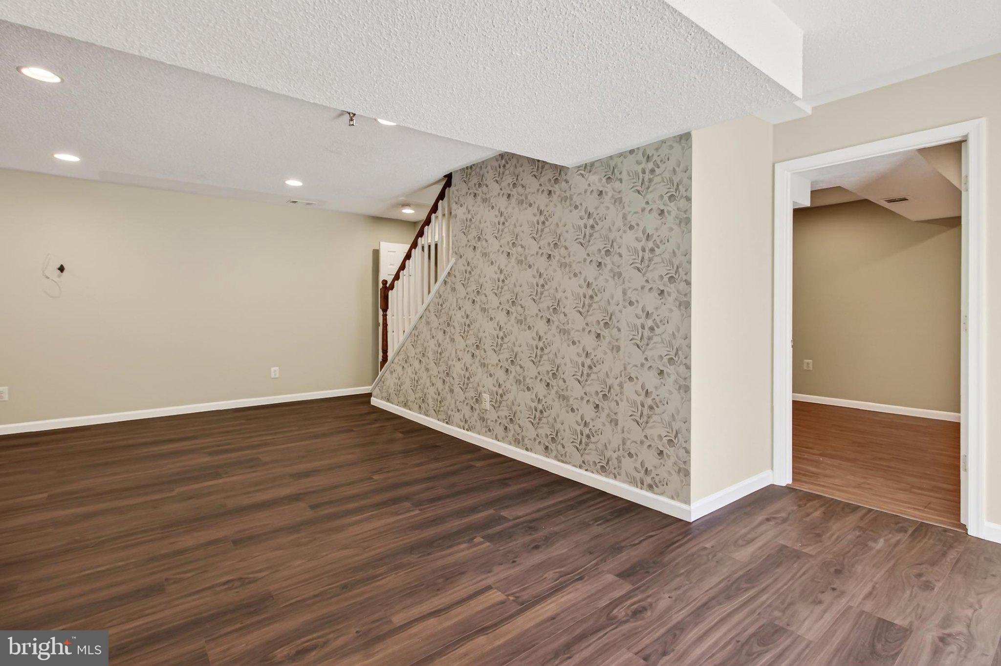 BURKE LAKE CLUSTER - Residential