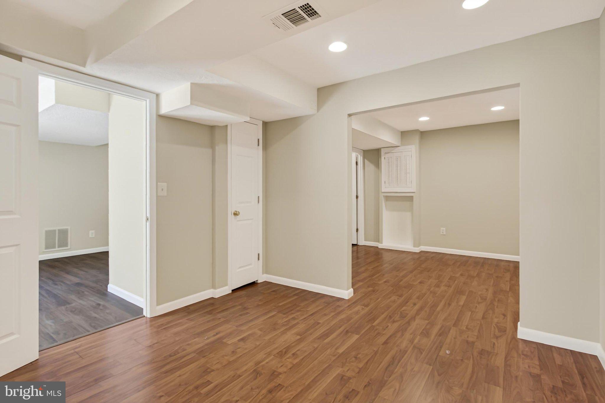 BURKE LAKE CLUSTER - Residential
