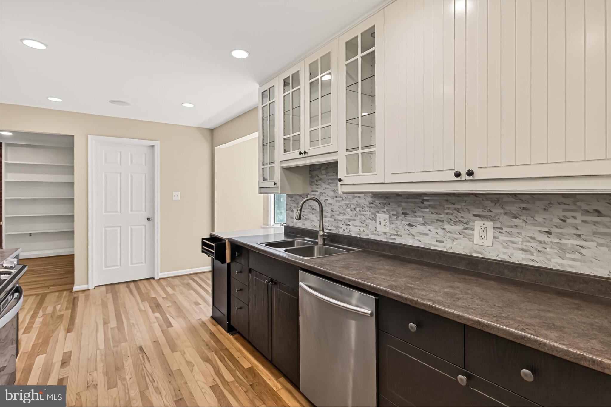 BURKE LAKE CLUSTER - Residential