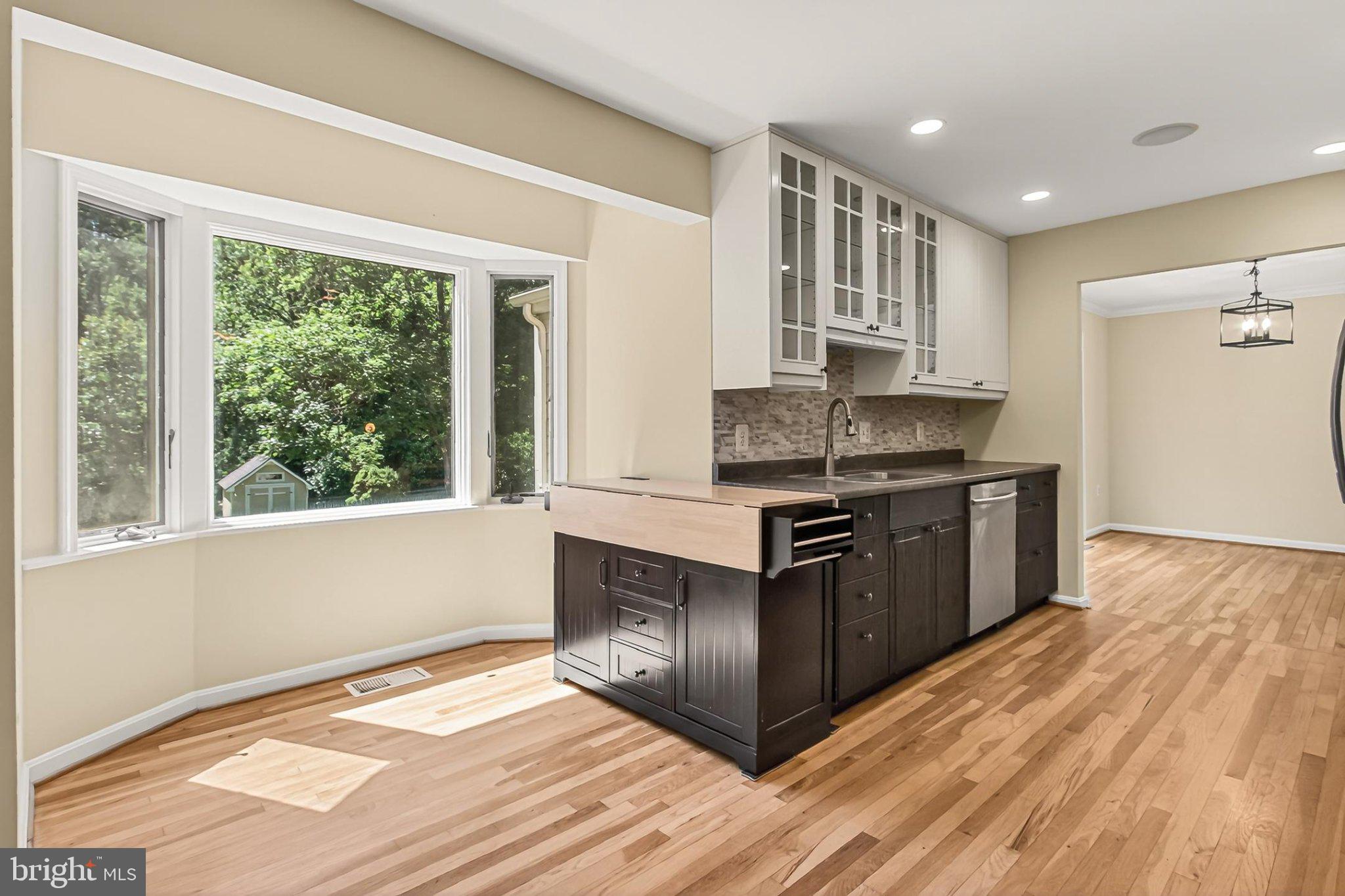 BURKE LAKE CLUSTER - Residential