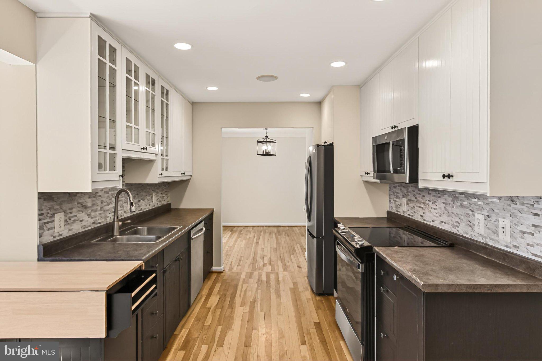 BURKE LAKE CLUSTER - Residential