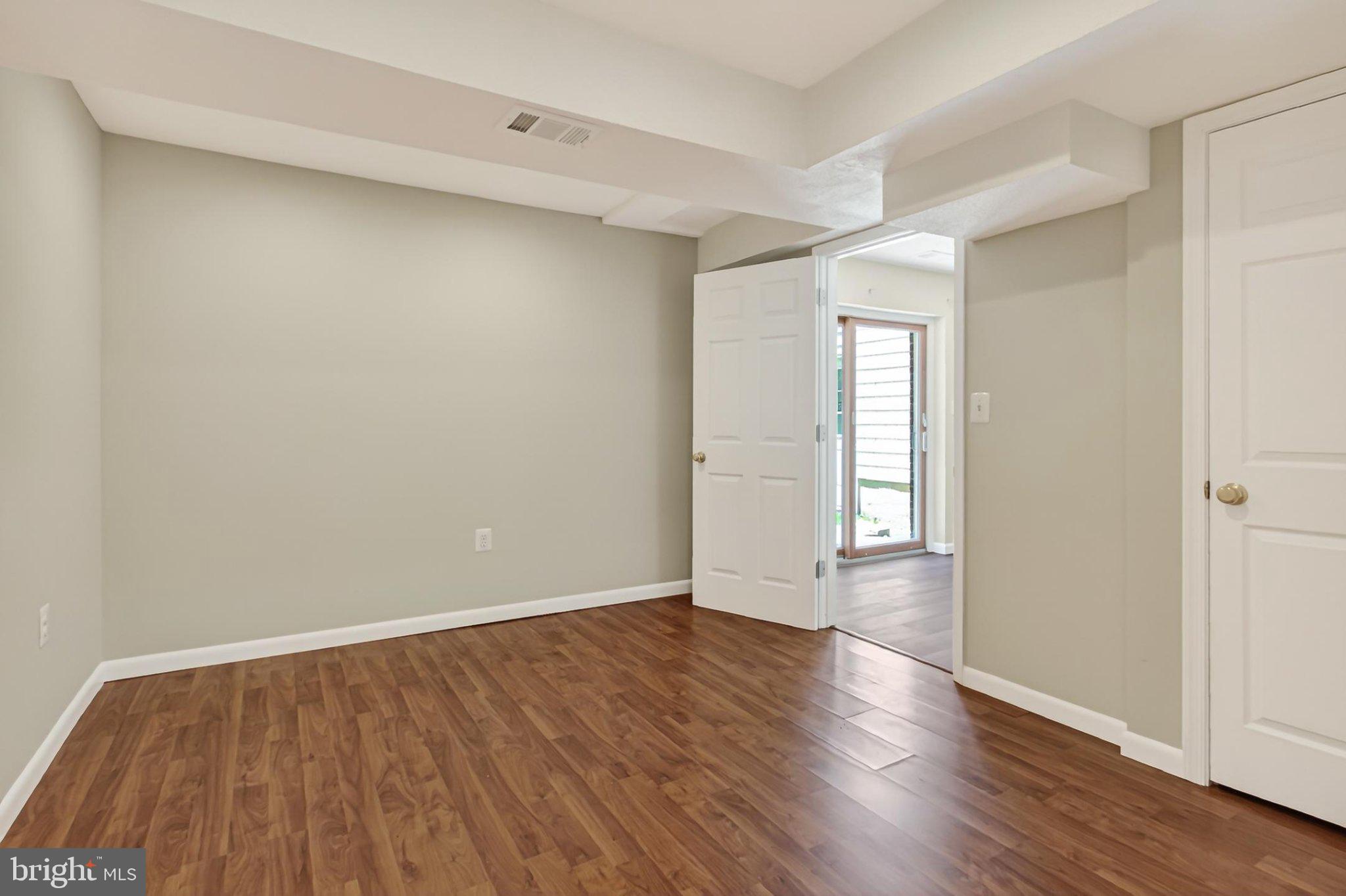 BURKE LAKE CLUSTER - Residential