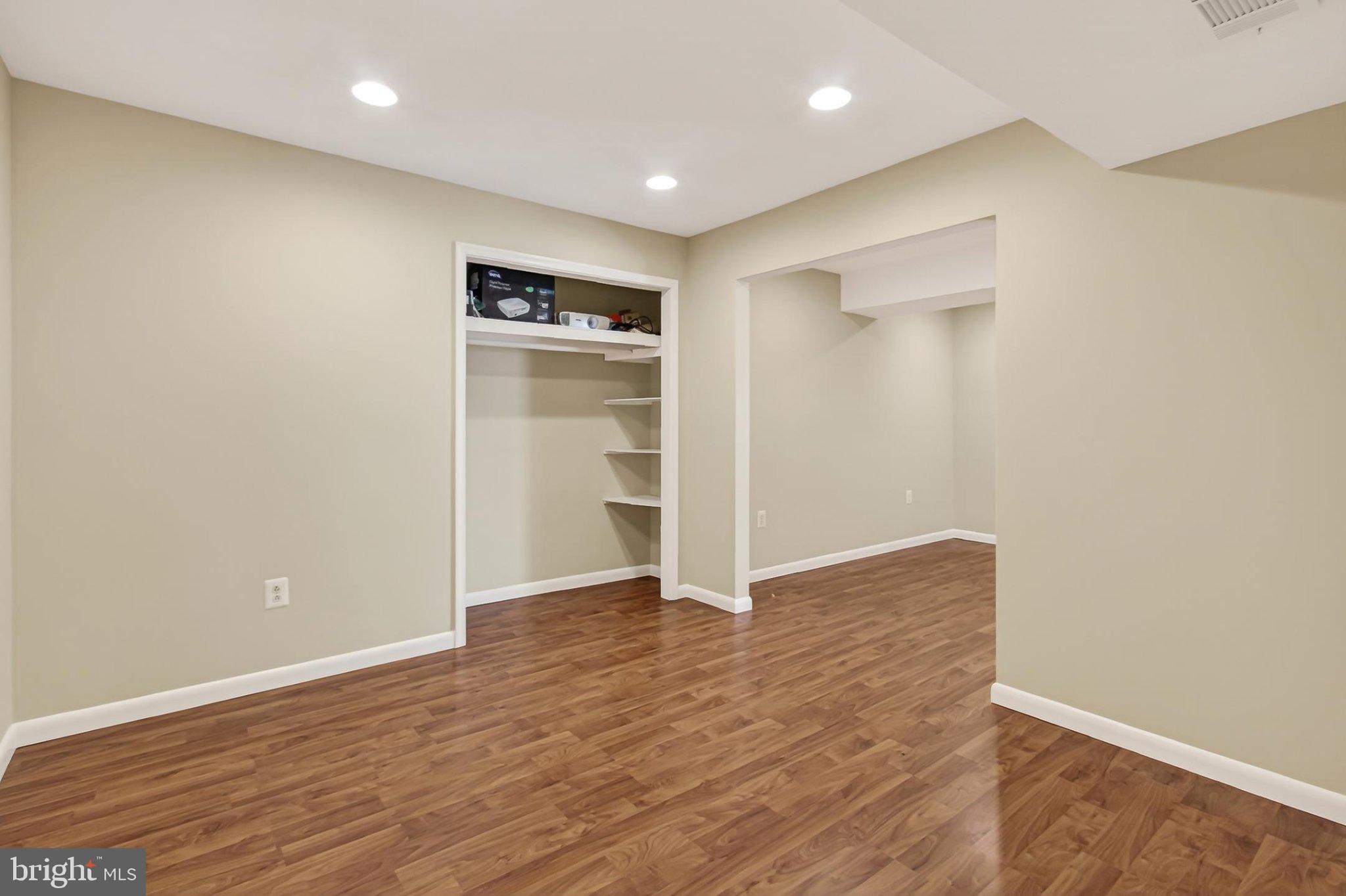 BURKE LAKE CLUSTER - Residential