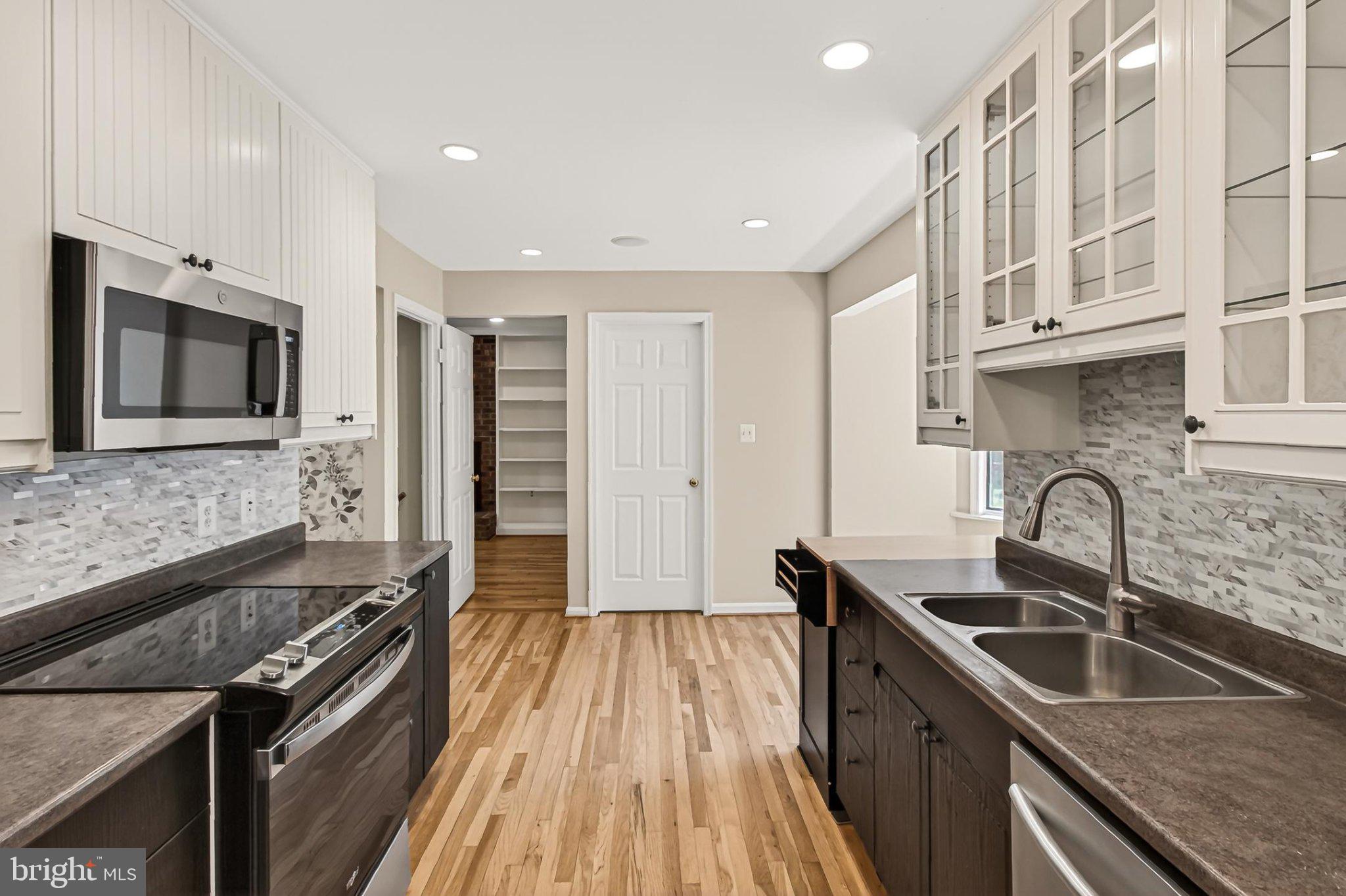 BURKE LAKE CLUSTER - Residential