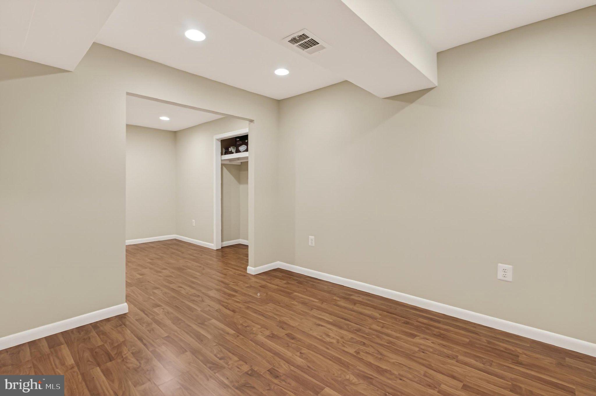 BURKE LAKE CLUSTER - Residential