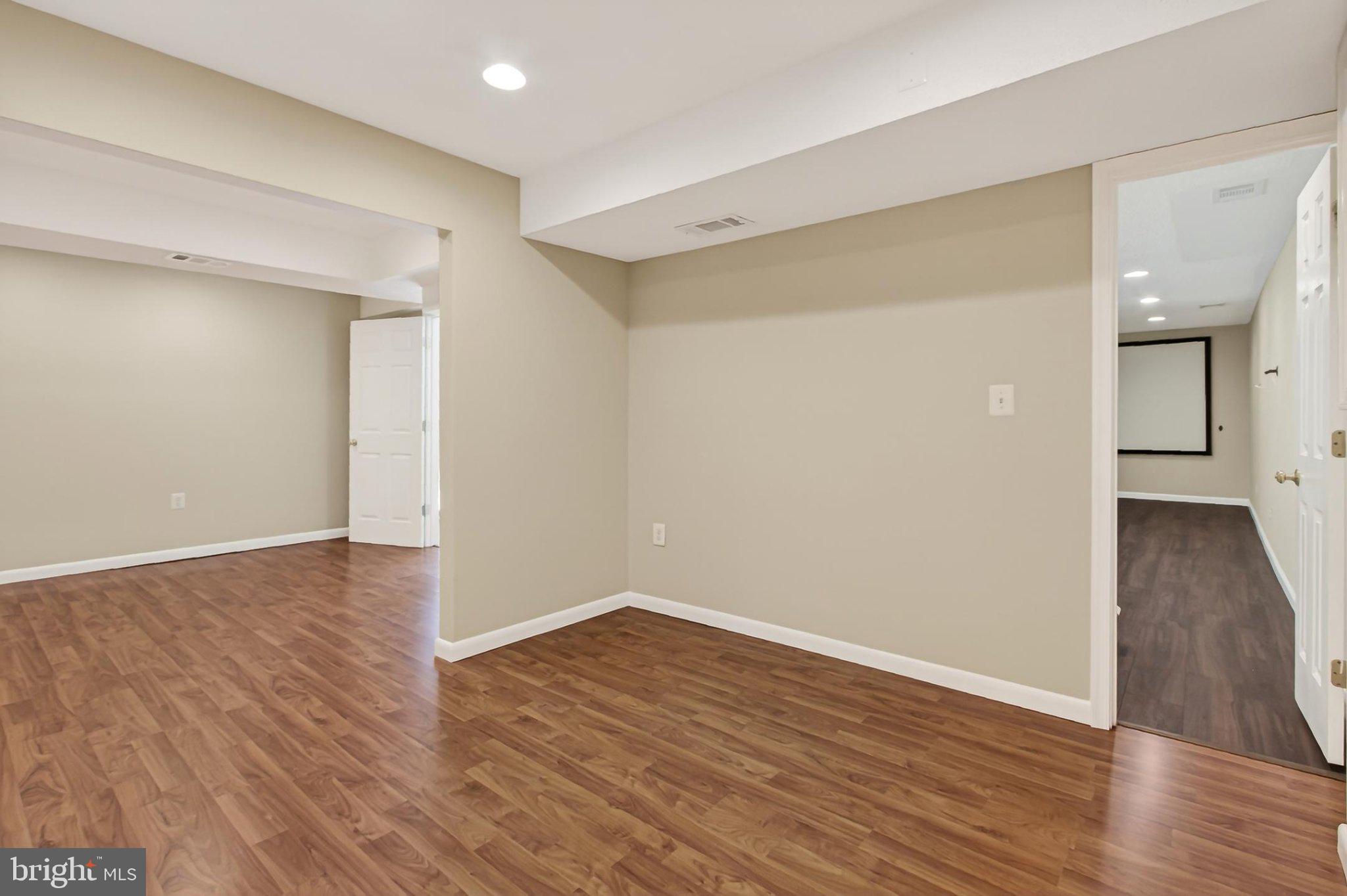BURKE LAKE CLUSTER - Residential