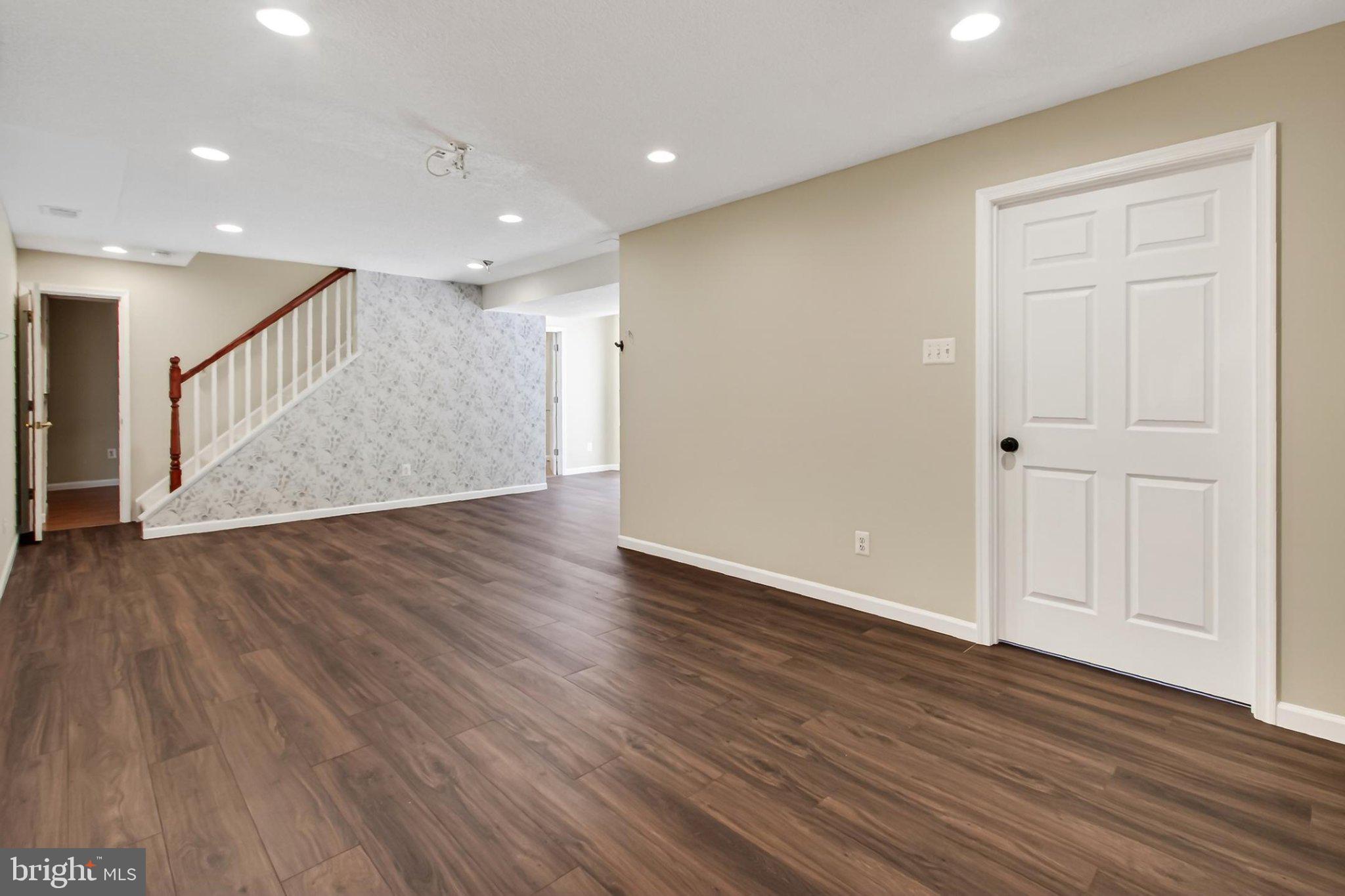 BURKE LAKE CLUSTER - Residential