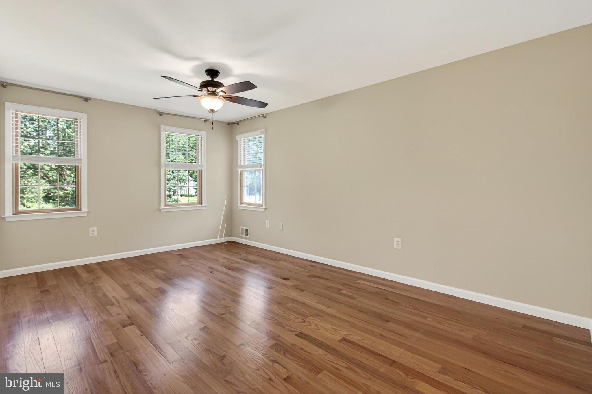 BURKE LAKE CLUSTER - Residential