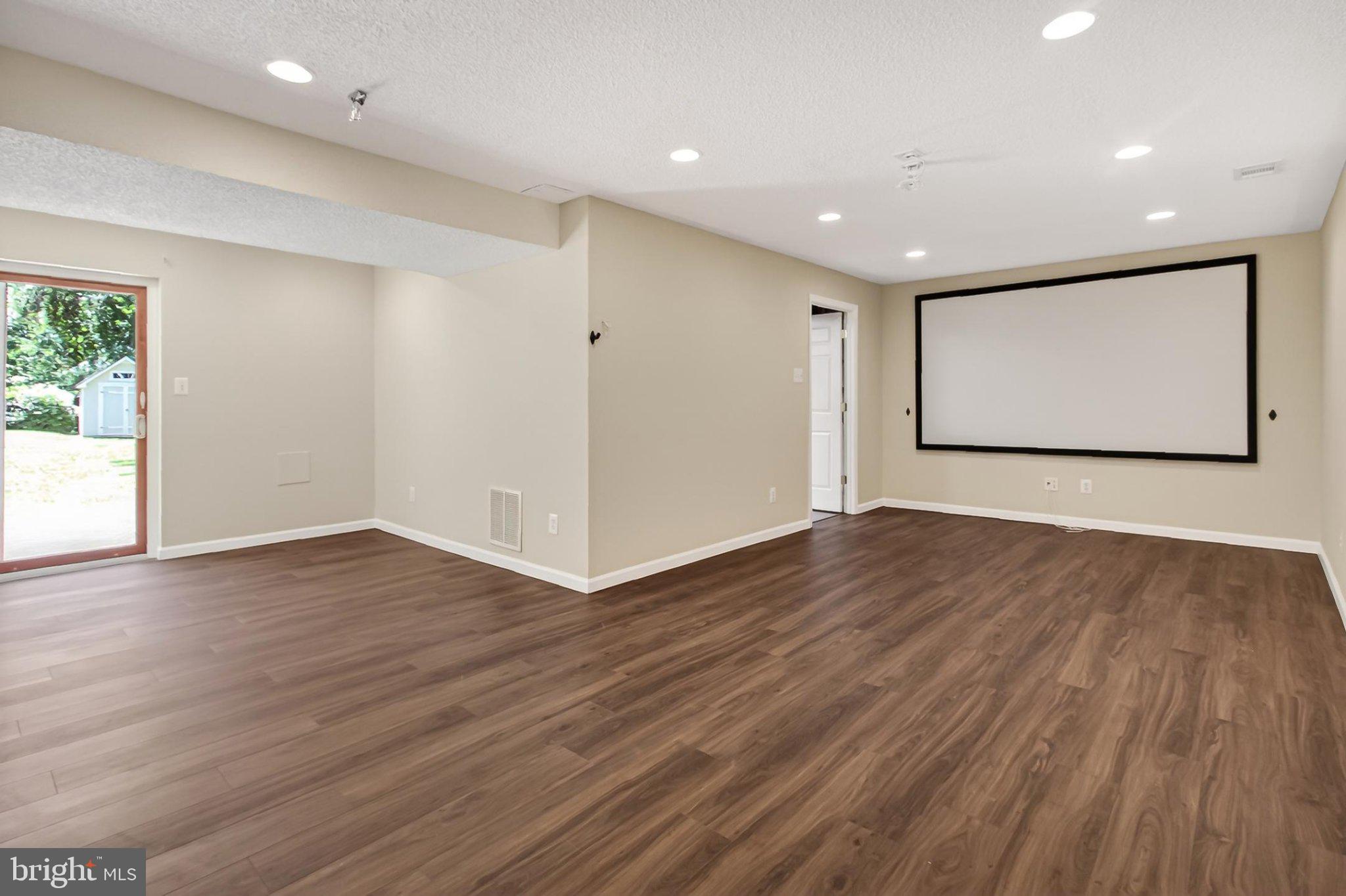 BURKE LAKE CLUSTER - Residential