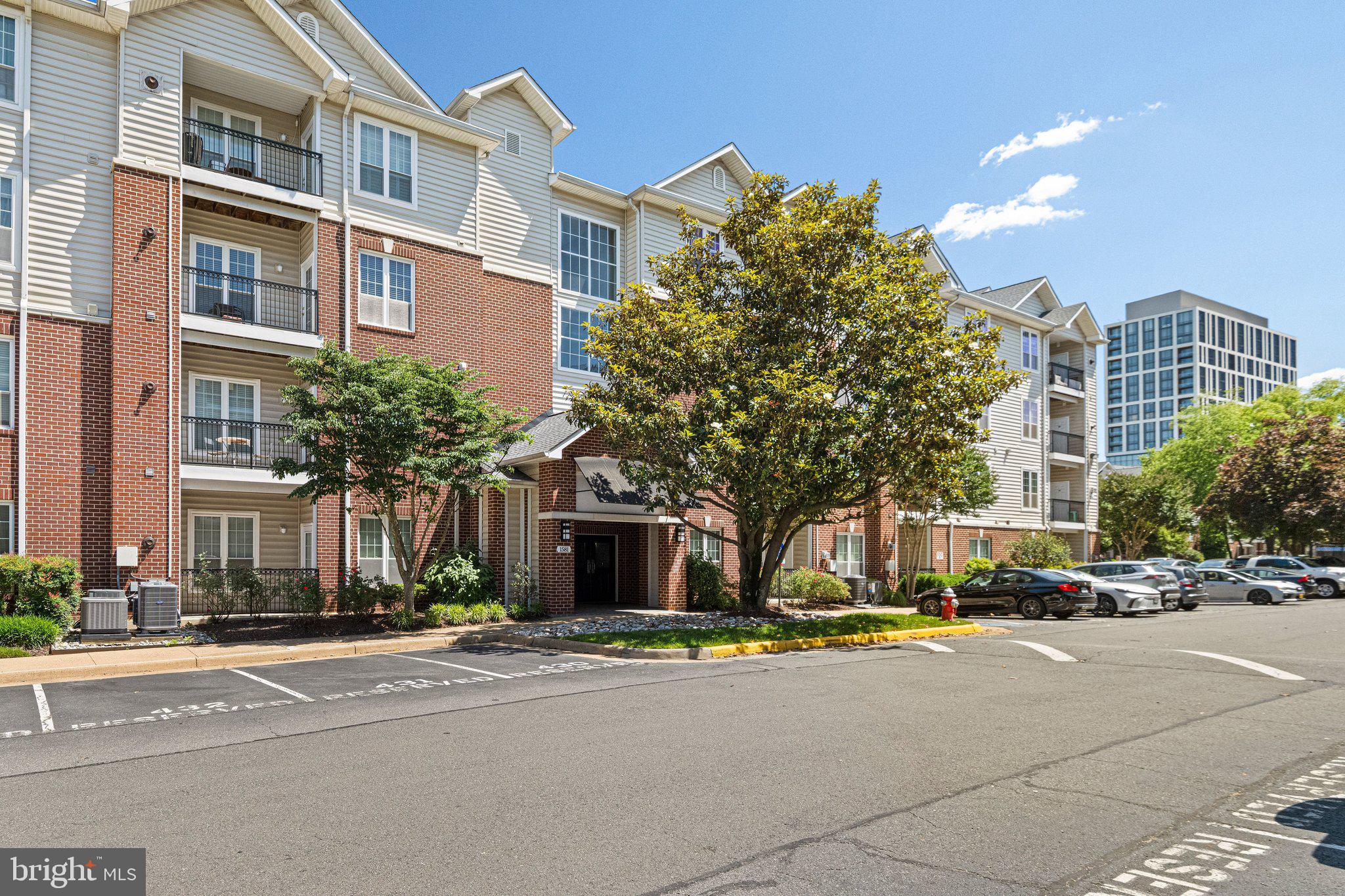 GATES OF MCLEAN - Residential