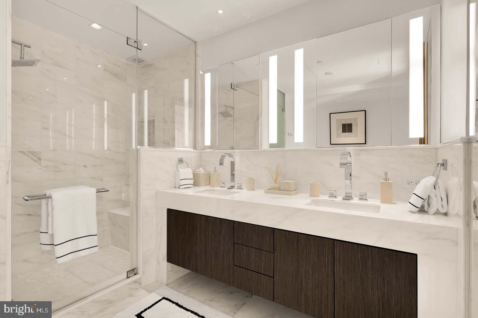 FOUR SEASONS PRIVATE RESIDENCES - Residential
