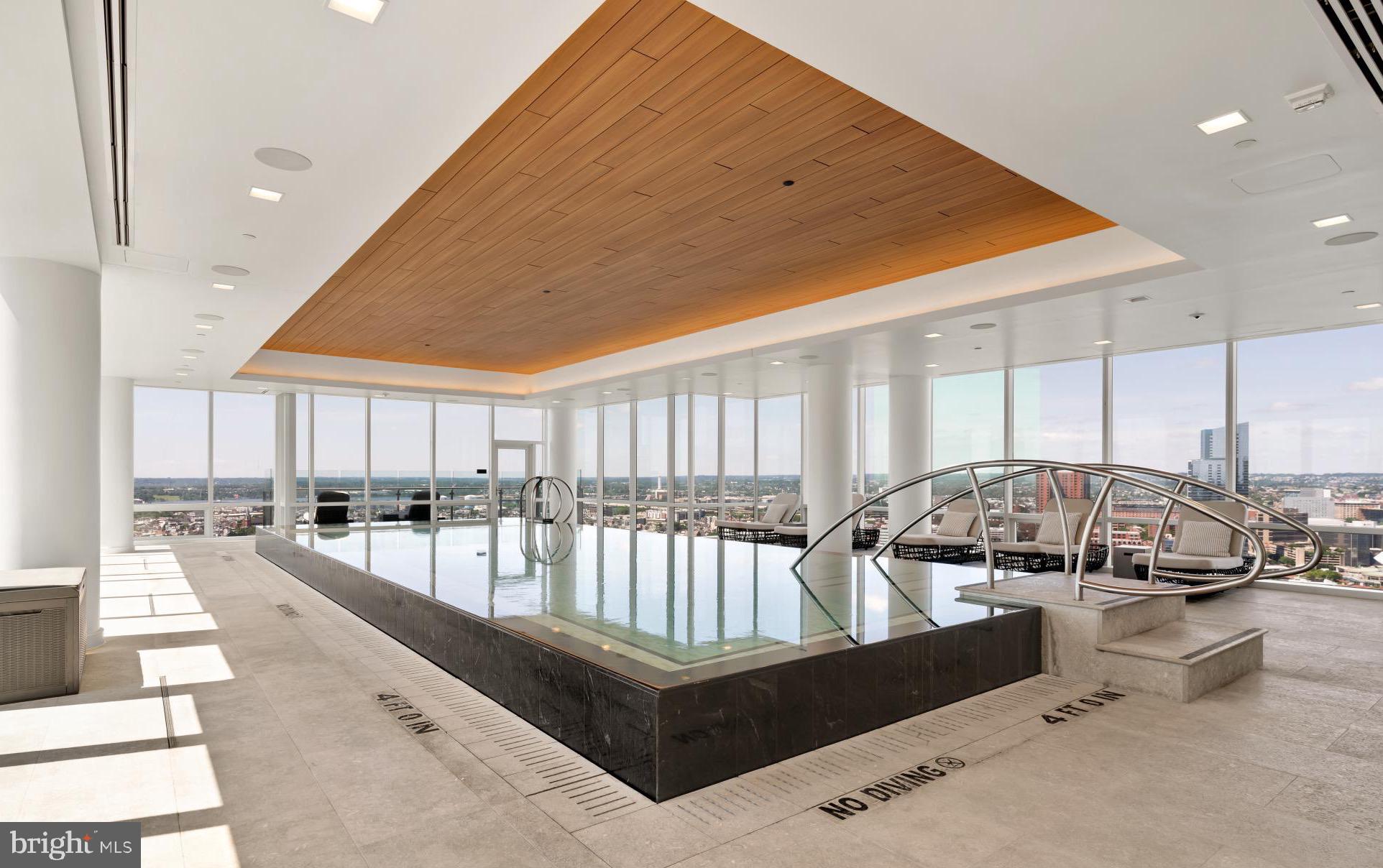 FOUR SEASONS PRIVATE RESIDENCES - Residential