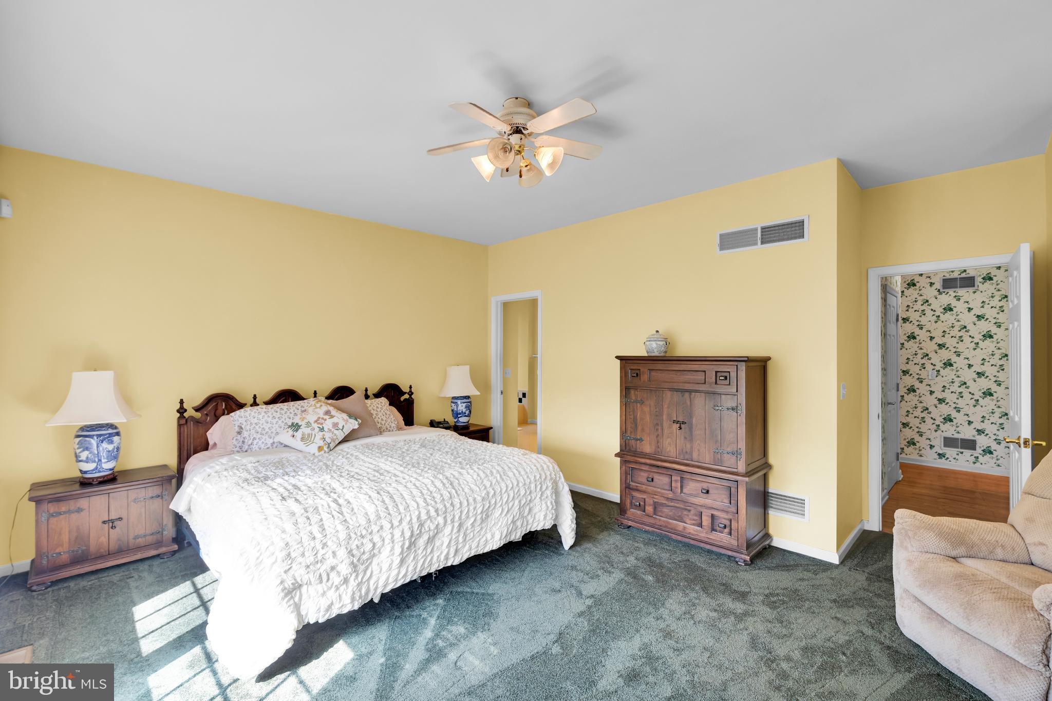 BLUE MOUNTAIN LAKE - Residential