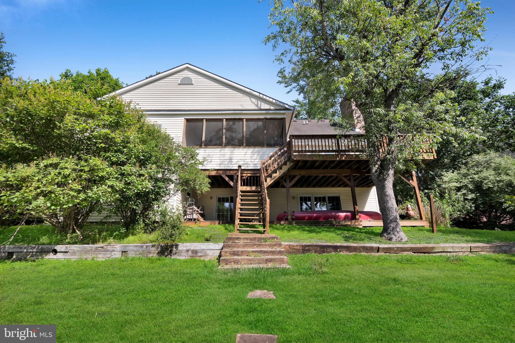 BLUE MOUNTAIN LAKE - Residential