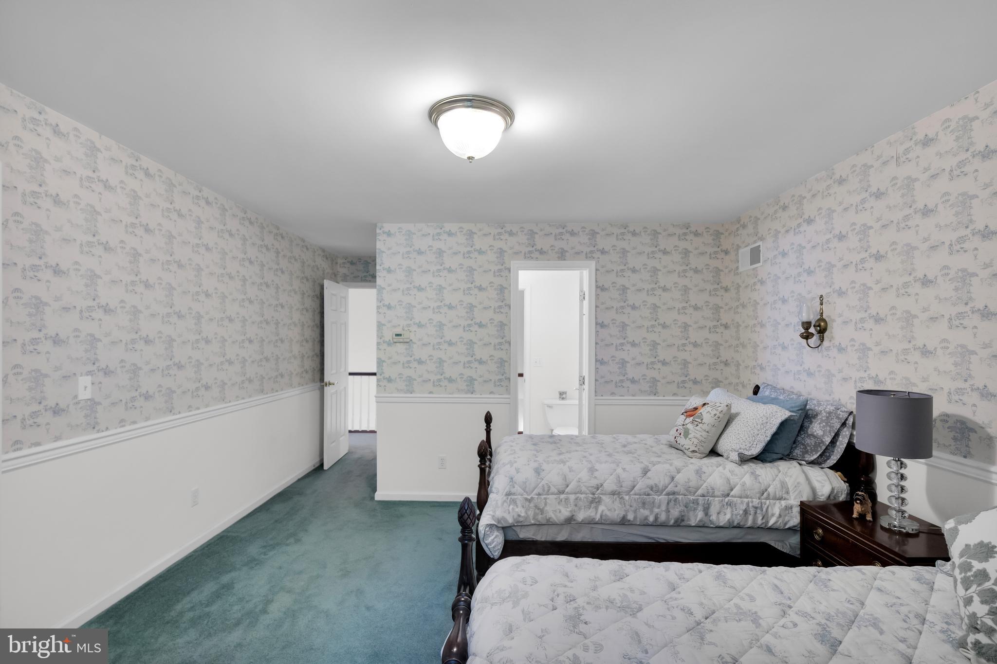 BLUE MOUNTAIN LAKE - Residential