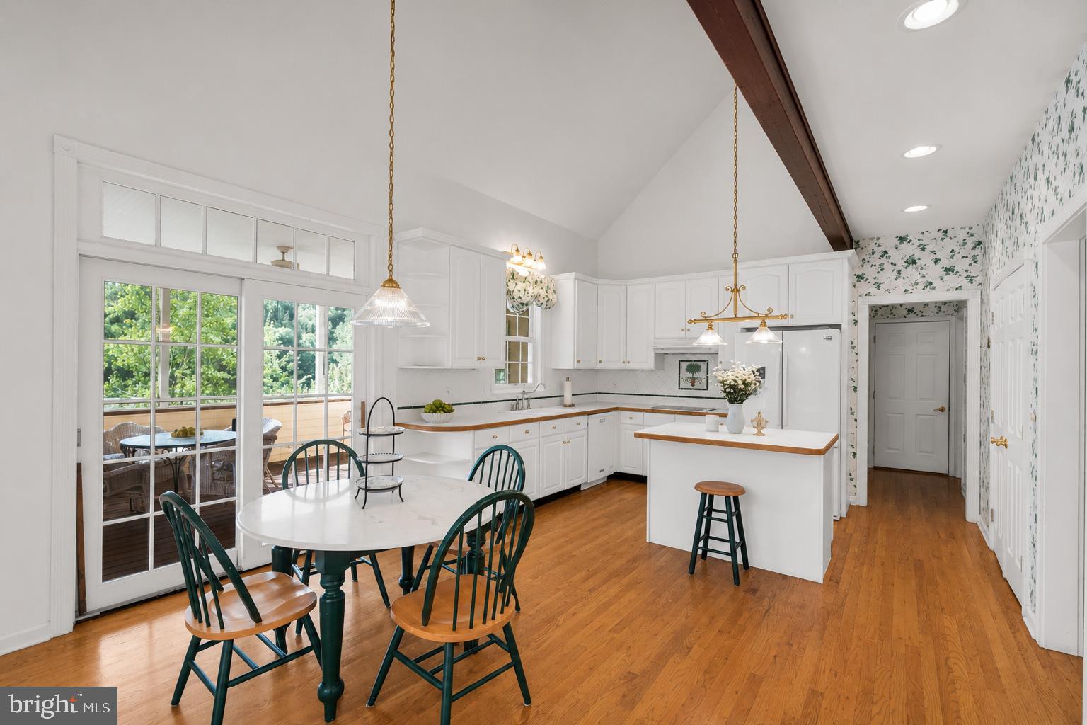 BLUE MOUNTAIN LAKE - Residential