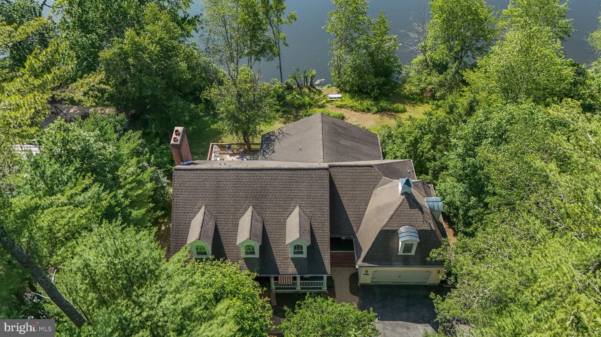 BLUE MOUNTAIN LAKE - Residential