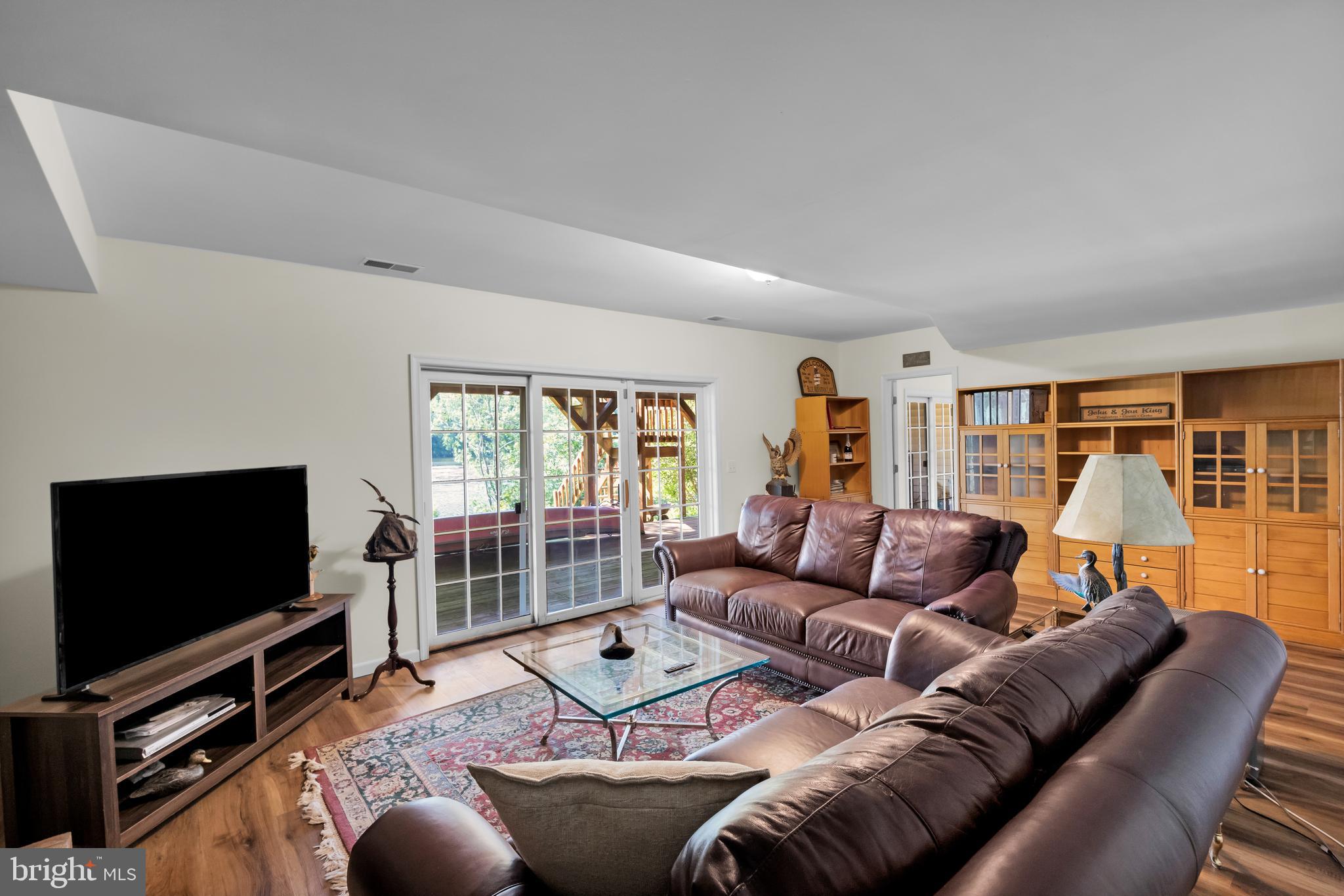 BLUE MOUNTAIN LAKE - Residential