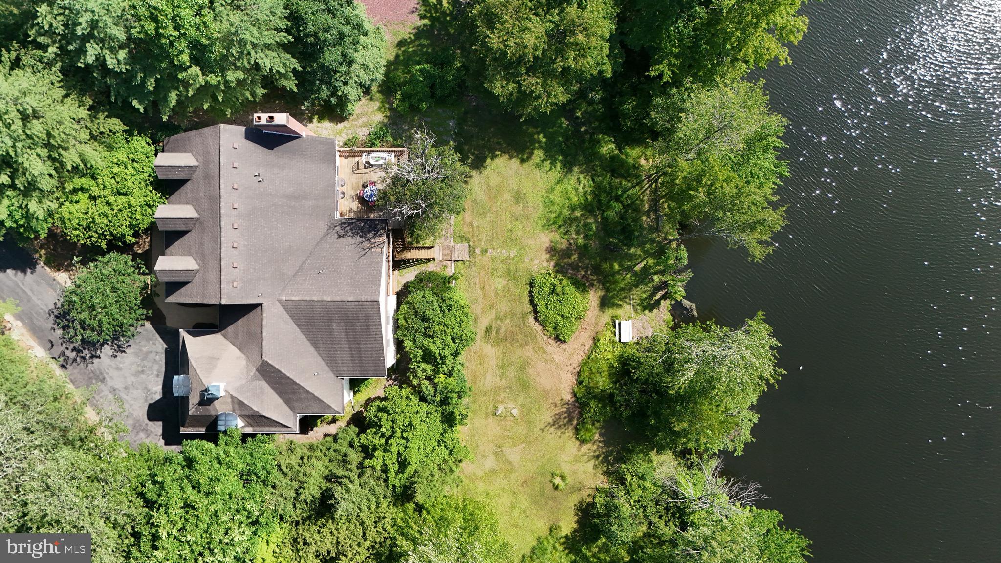 BLUE MOUNTAIN LAKE - Residential