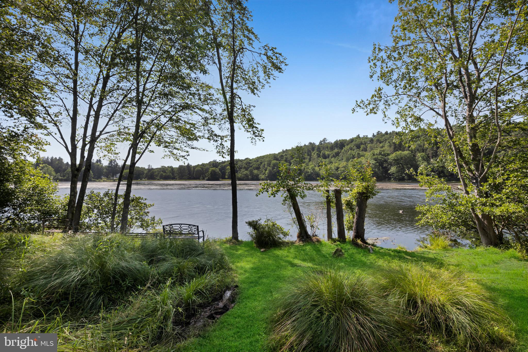 BLUE MOUNTAIN LAKE - Residential