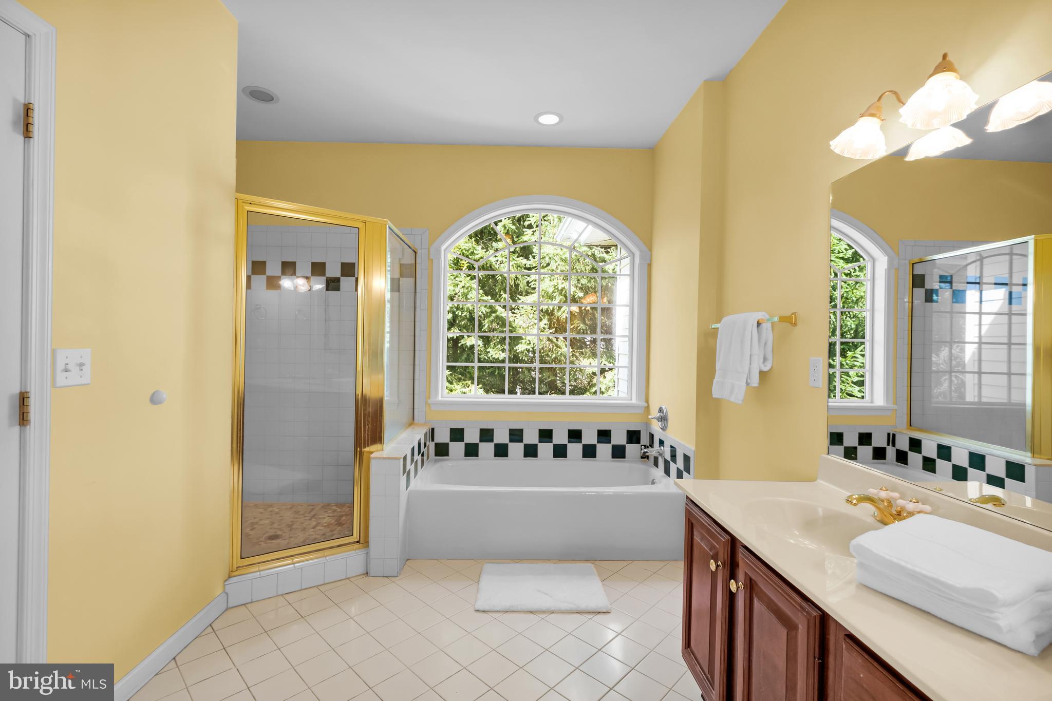 BLUE MOUNTAIN LAKE - Residential